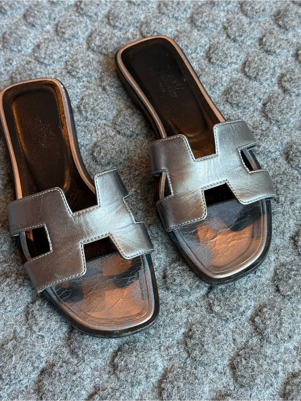 Pre-Owned Authentic Hermes Oran Sandal Silver Metallic Size 36 - Picture 8 of 15